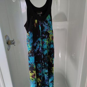 Laura Petite size 4 V-cut front dress, sleeveless multi color design